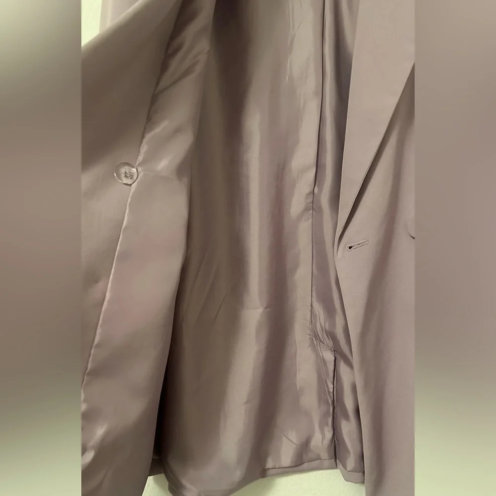 Double-Breasted Notch Lapel
Long Blazer - Picture 7 of 7